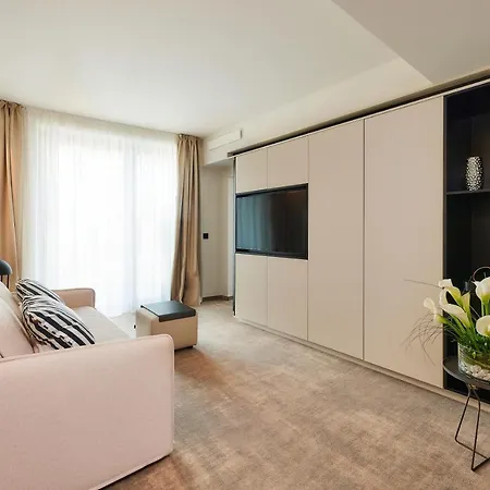 Otel Lua - Adults Only