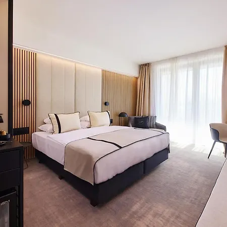 Otel Lua - Adults Only